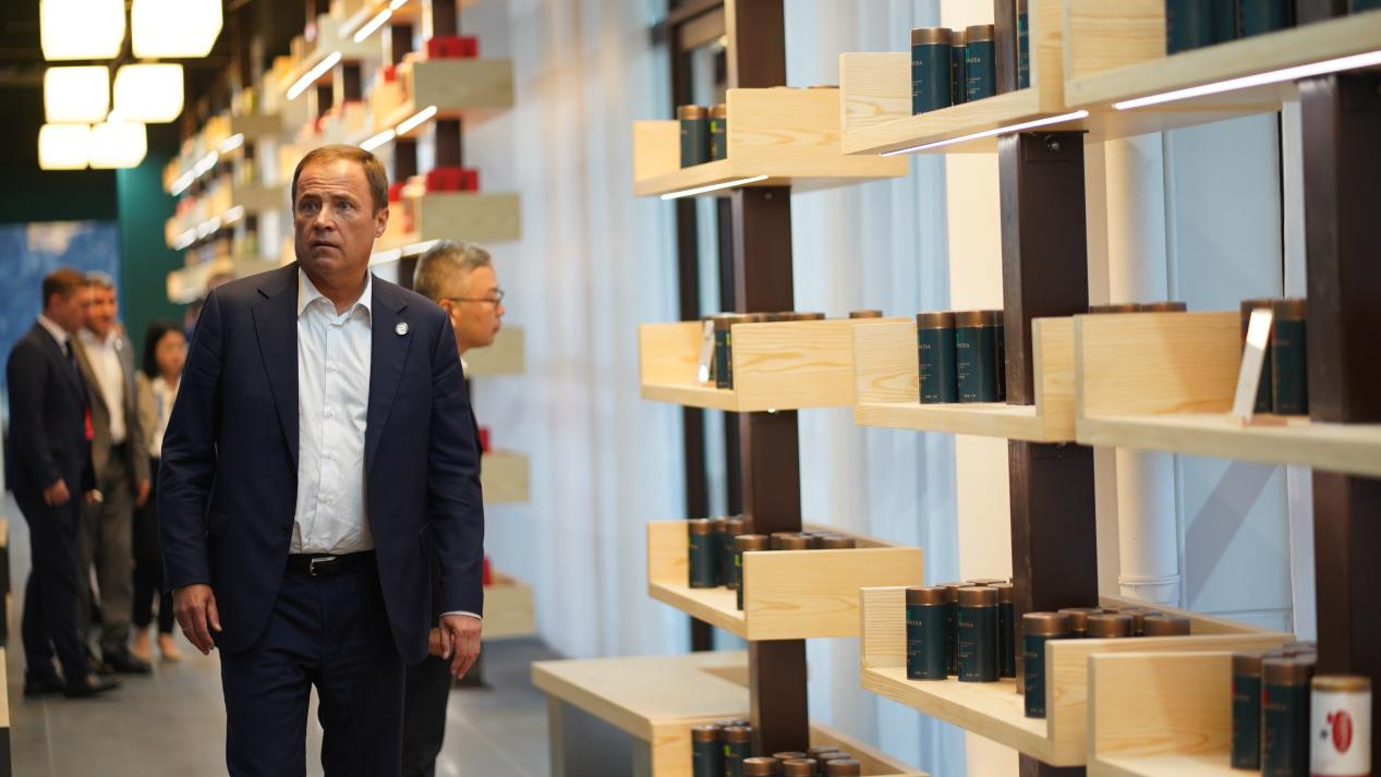 中俄“长江-伏尔加河”地方合作理事会嘉宾