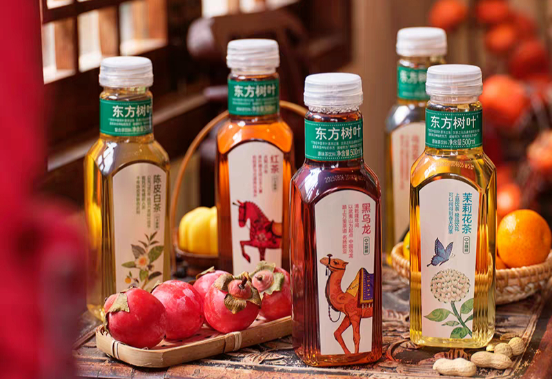 农夫山泉、东鹏饮料都在做，咖啡vs瓶装奶茶，谁是2026饮料黑马？