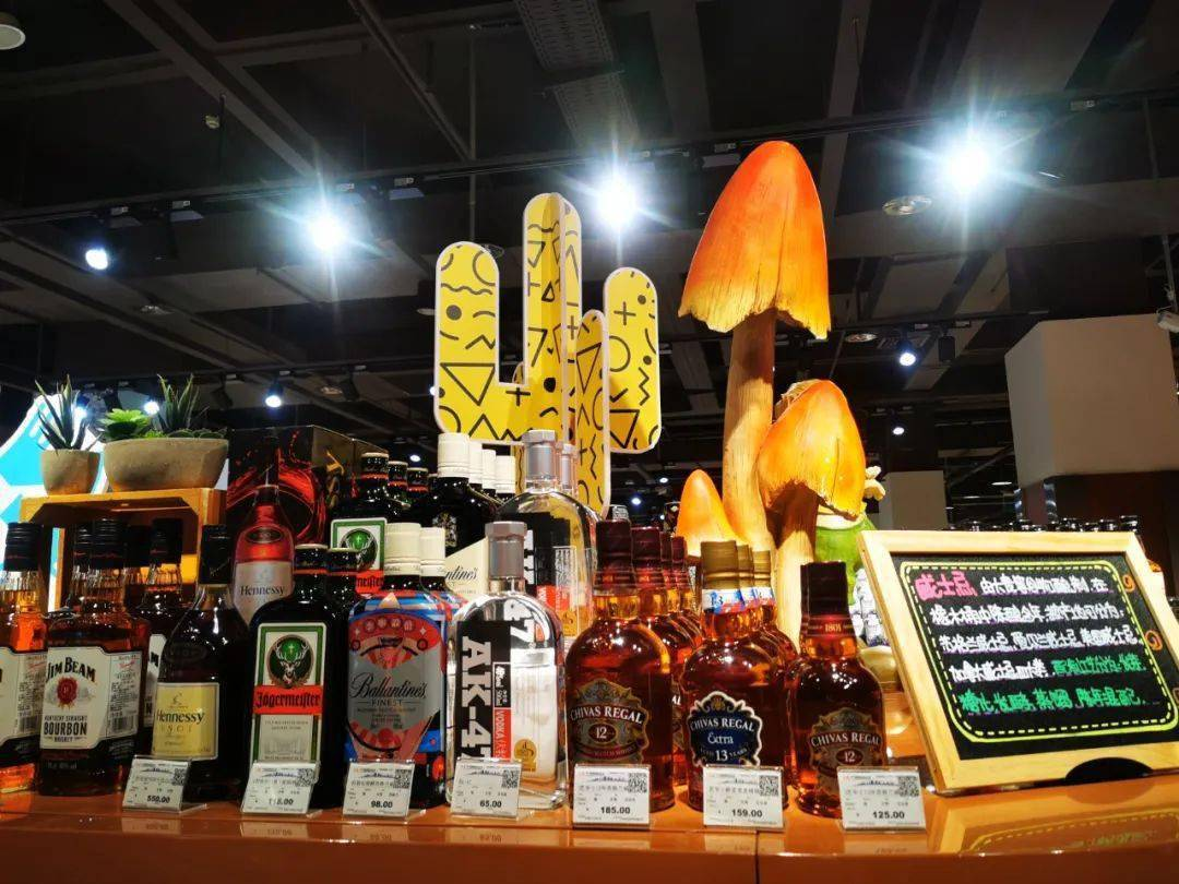 胖东来超市内的货架