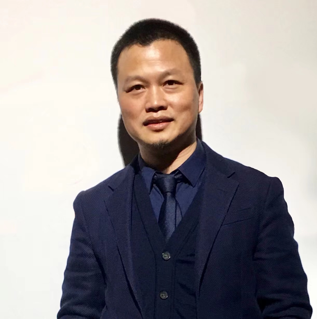 贤草创始人吕荣华