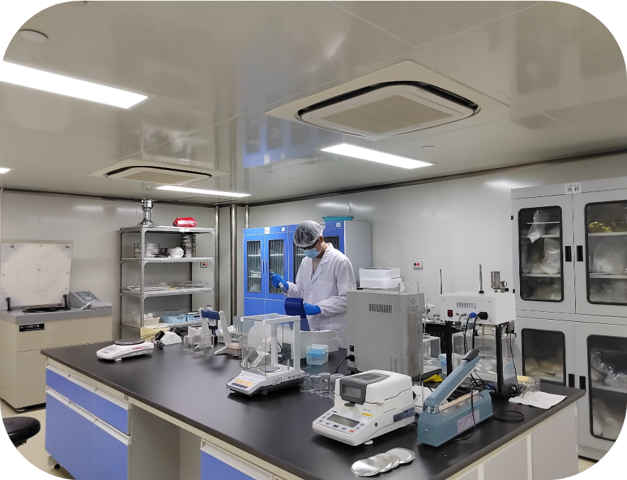 益生菌研发人员在工作