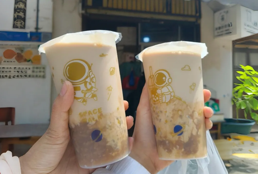 奶茶新物种:“冰稀饭奶茶”来了!网友疯狂按头安利